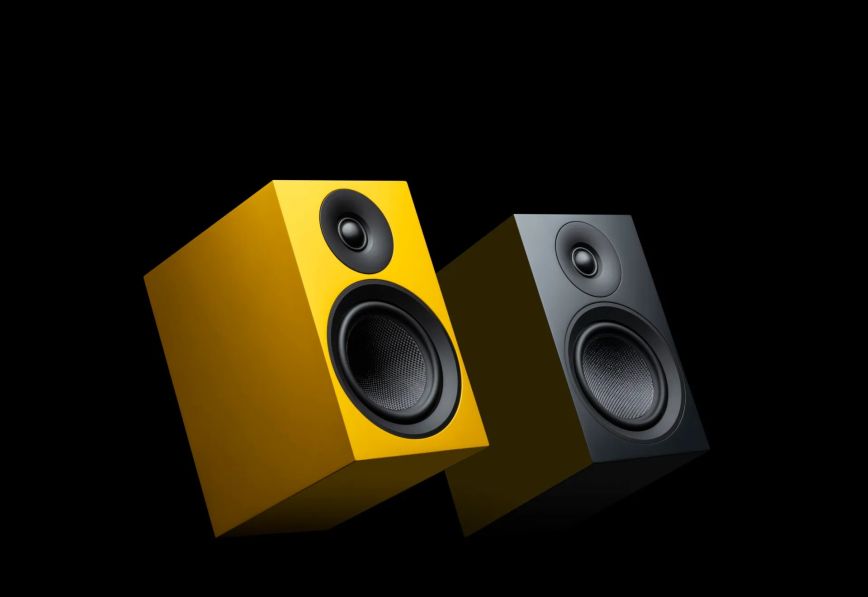 speaker_box_5_e_carbon_yellow_black_scaled.jpg
