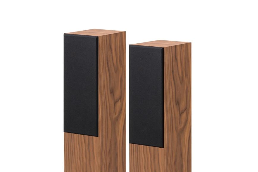 speaker_box_10_e_carbon_walnut_detail_grills.jpg