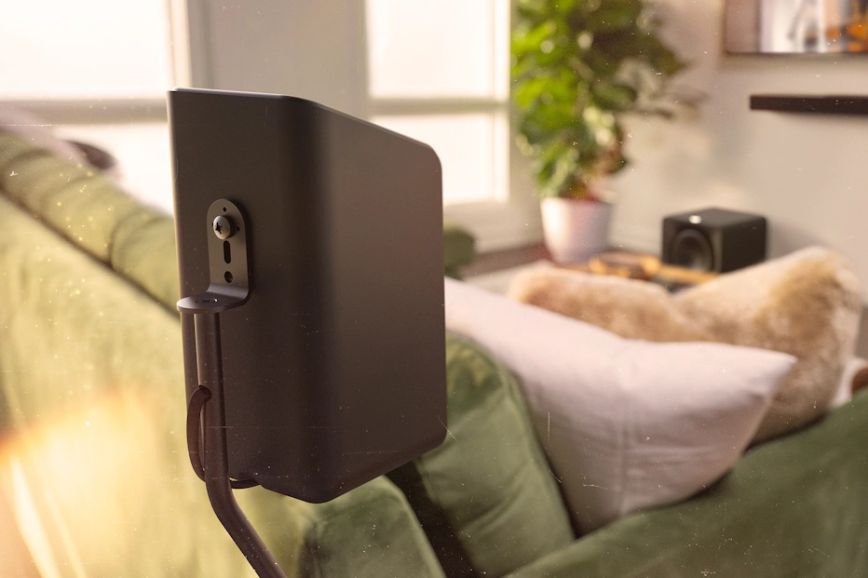 klipsch_flexus_surr_200_back_with_single_power_cord_up_close_on_speaker_stand_b_2000x1333.jpg