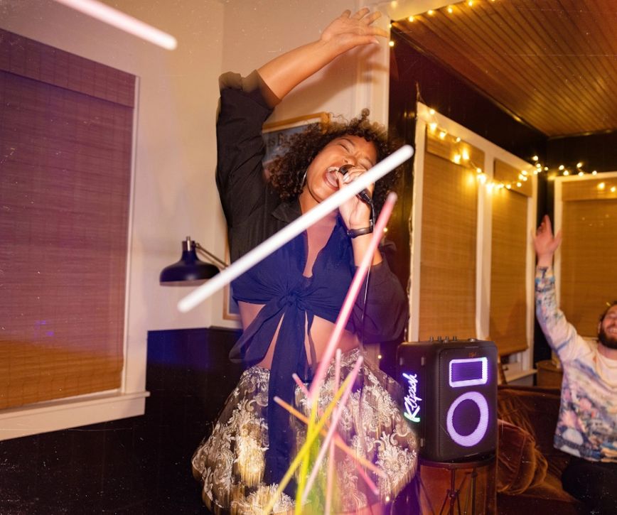 klipsch_party_speakers_vibe_karaoke_superstar_belting_out_her_jam_2000x1670.jpg
