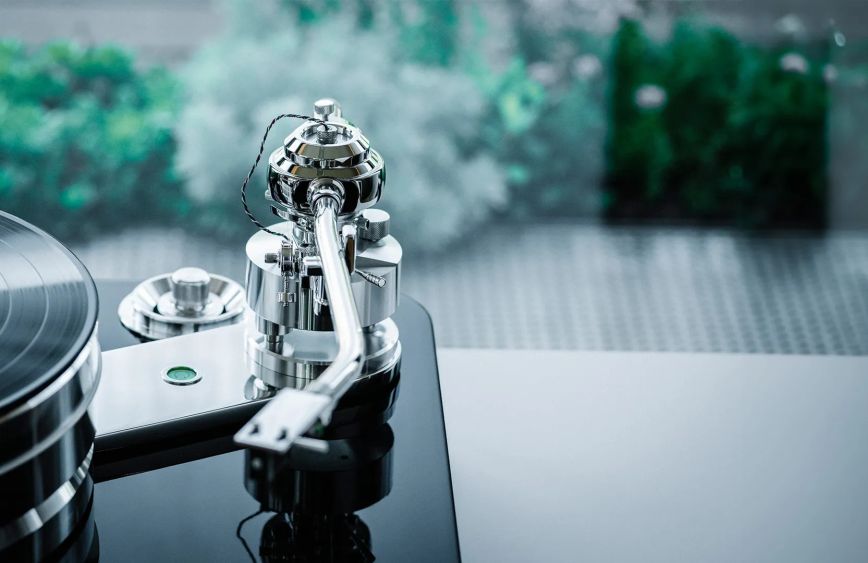 signature_12.2_tonearm.jpg
