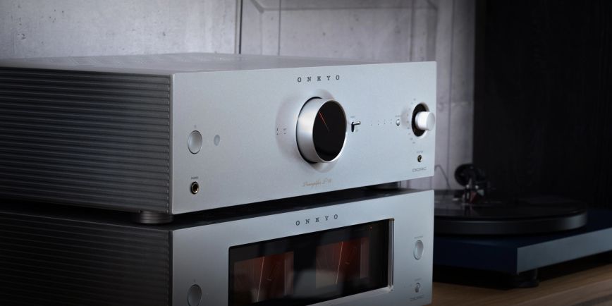 onkyo_icon_p_80_at_an_angle_in_stack_beside_turntable_setup_2000x1000.jpg