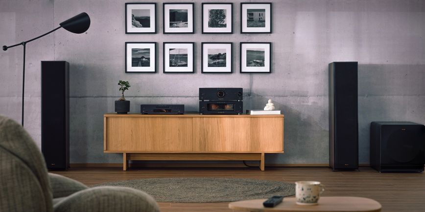 onkyo_icon_p_80_m_80_and_c_30_black_in_listening_room_with_klipsch_speakers_gallery_wall_and_lounge_chair_in_blurred_foreground_2000x1000.jpg