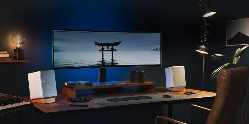 onkyo_creator_gx_30arc_white_grilles_on_desk_in_dark_blue_office_with_moody_lighting_and_japanese_gate_on_desktop_screen_2000x1000.jpg
