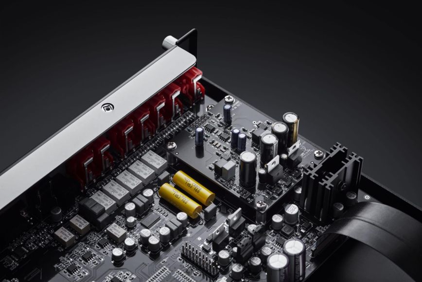 primare_i15mm_integrated_amplifier_and_mm_phono_stage_module_scaled_1_1917x1280.jpg