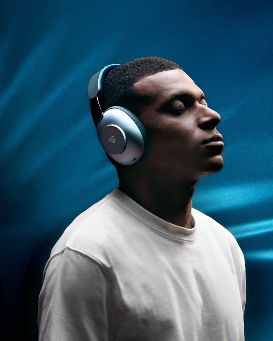 loewe_leo_headphones_kylian_mbappe_rgb_1700.jpg