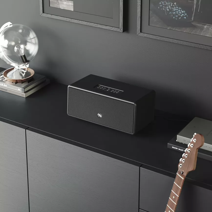wireless_multiroom_speaker_d2_w_black_lifestyle02_airplay2_google_cast_chromecast_audiopro.webp