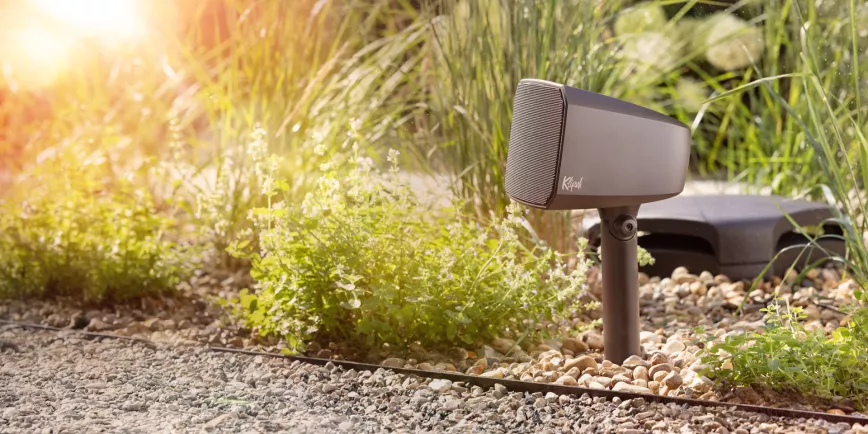 klipsch_courtyard_satellite_speaker_and_sub_in_sunshine_animation_a_whttxt_2000x1000.webp