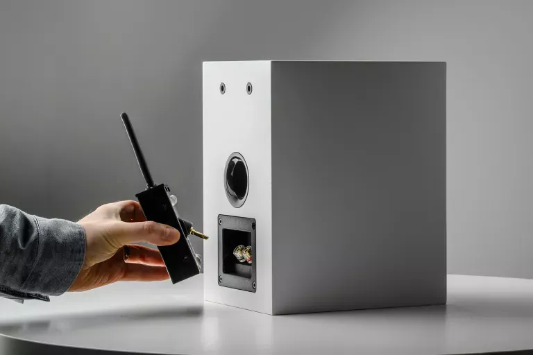 wireless_box_e_in_use_3_big.webp