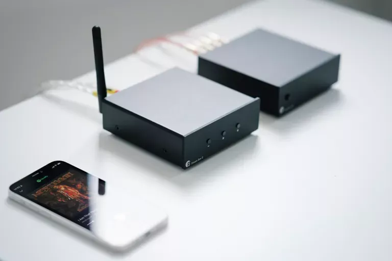 stream_box_eamp_box_s3_lifestyle.webp