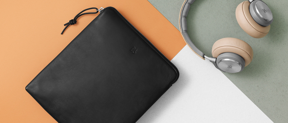 headphonebag_black_desk_1000.jpg