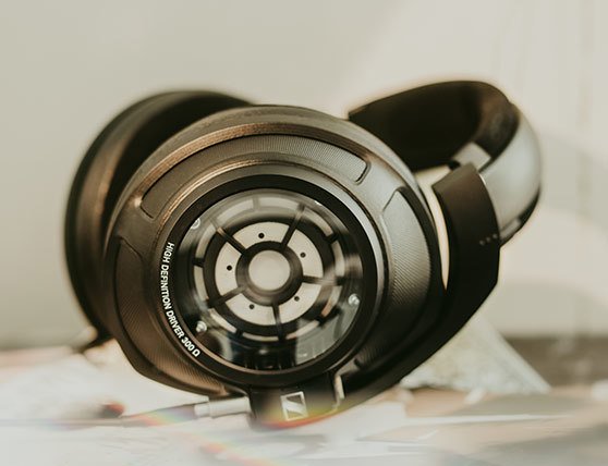 x1_desktop_sennheiser_headphones_hd_820_4.jpg