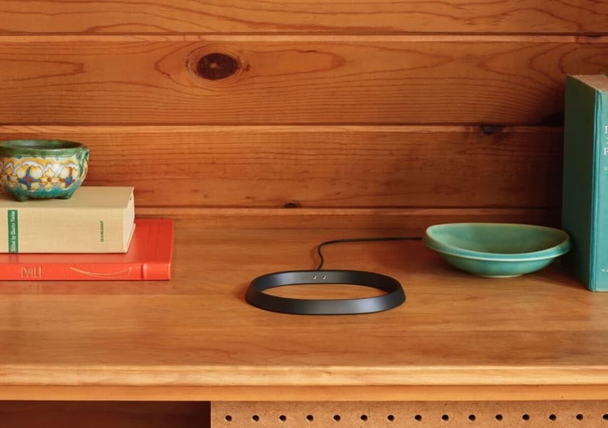 charging_base_table_close_up.jpg