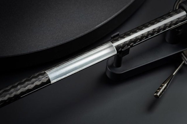 debut_pro_carbon_alu_tonearm_cut_scaled_2.jpg