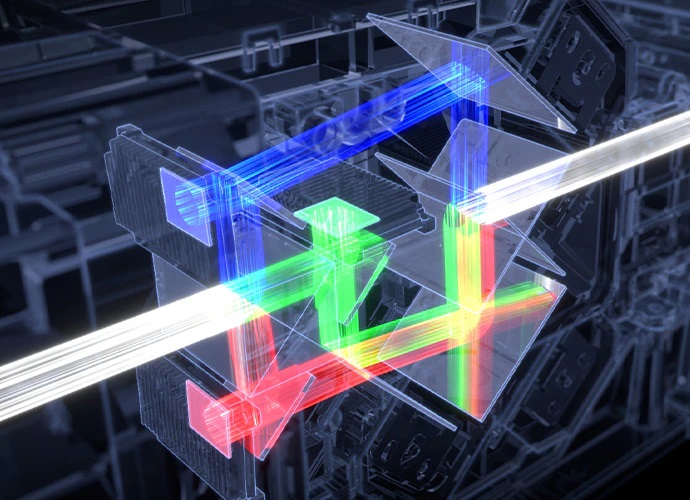 vpl_xw5000es_hero_product_page_all_new_wide_dynamic_range_optics_690_wide.jpg