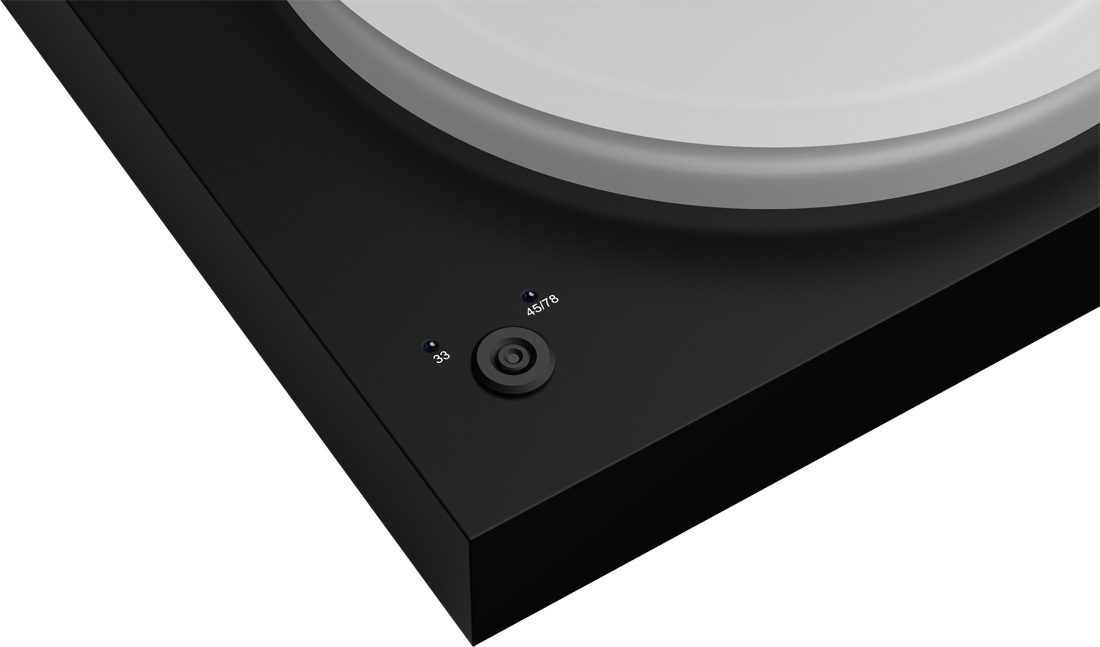 x2b_black_mat_sb_detail_1100.jpg