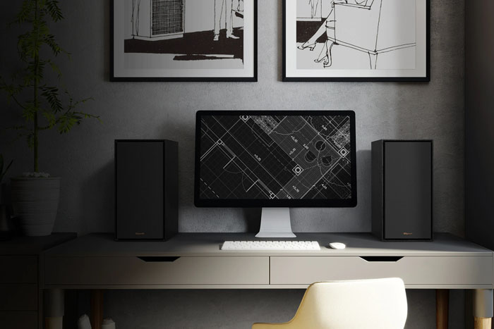 r_50pm_with_grilles_on_cool_desktop_2000x1333_700.jpg