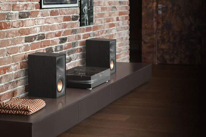 r_50pm_beside_turntable_and_gallery_wall_2000x1333_700.jpg