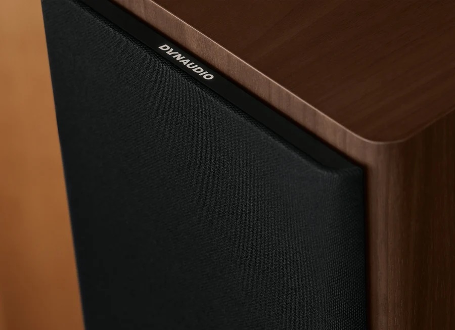 dynaudiofocus50_walnut_02.jpg