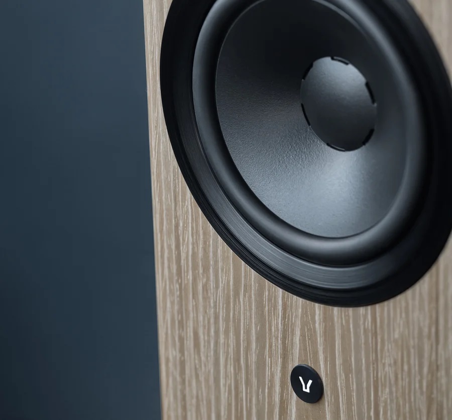 dynaudiofocus30_blonde_02.jpg