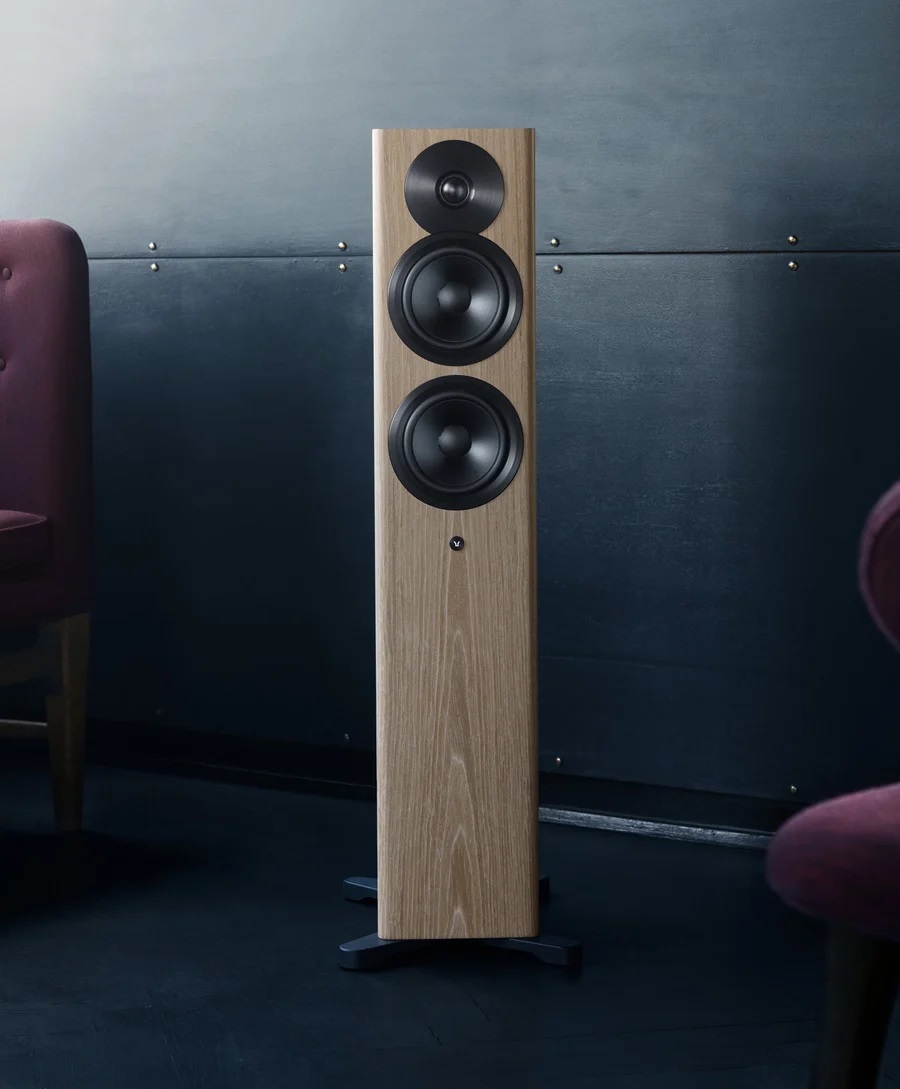 dynaudiofocus30_blonde_01.jpg