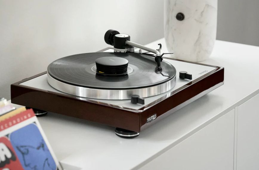 concorde_music_black_lvb_on_thorens_turntable_01.jpg